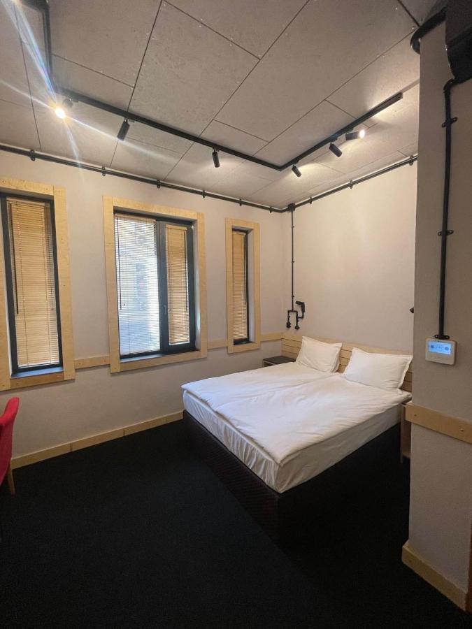 Double Room Queen Size Bed,1470013982:JPEG